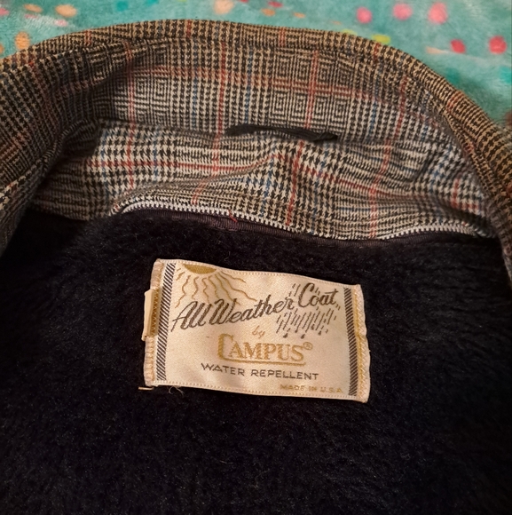 All Weather coat by Campus. Beautiful pattern,  excellent condition.  Warm - Picture 6 of 10